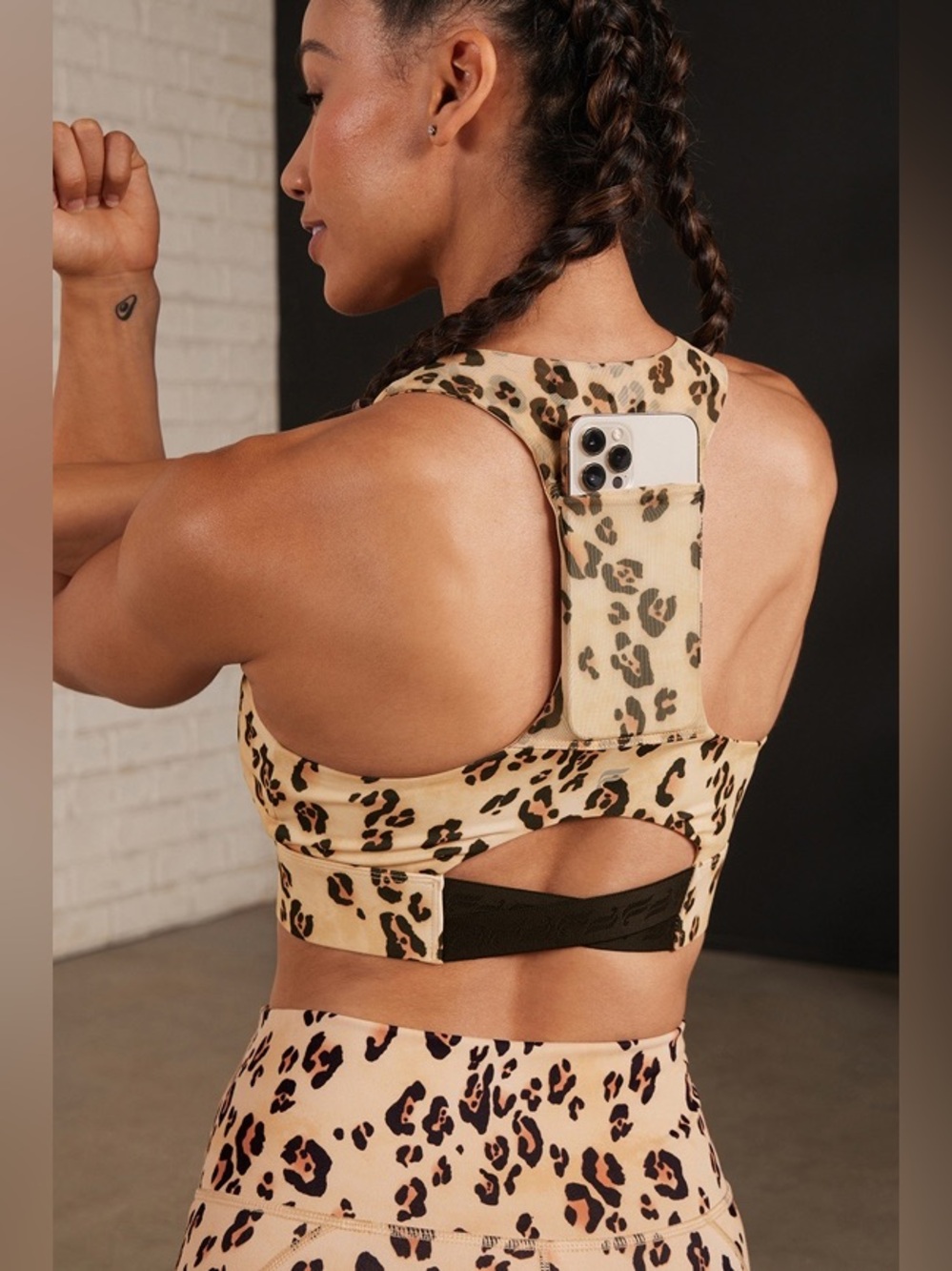 NEW Fabletics women’s M Medium on-the-go midi sports bra II leopard pattern NWT